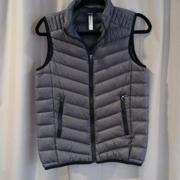 Fabletics small puffer down vest - Picture 2 of 10